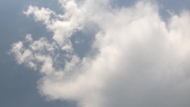 Ουρανός Είναι Καλυμμένος Σύννεφα Υψηλή Θολερότητα Νεφελώδης Καιρός Χρονική Υστέρηση — Αρχείο Βίντεο