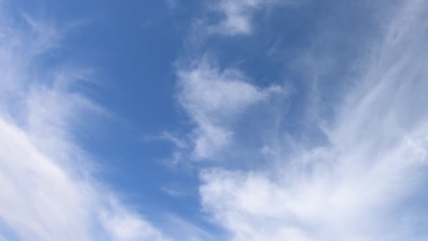 Dunne Cirrus Wolken Aan Blauwe Hemel Time Lapse Bewolkte Hemel — Stockvideo