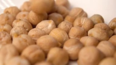 Nohut çekirdeğini yakından çek. Cicer arietinum. Makro atış. Düşen baklagiller