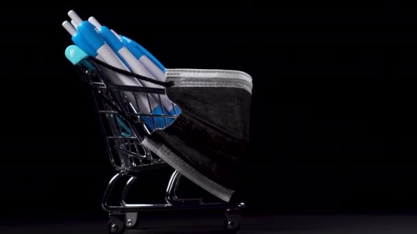 Chariot Supermarché Avec Stylos Bille Bleu Blanc Sur Fond Noir — Video