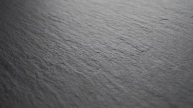 Koyu desenli, kayrak taşı mineral tahtası. Makro. Doli Vuruşu