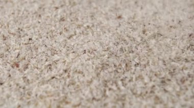 Bitki yumurtası kabuğu yavaş çekimde dağılır. Psilyum doğal bir süper gıda takviyesidir. Makro çekim