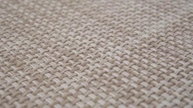 Bej geometrik desenli plastik kareli hasır mutfak paspası. Makro. Doli Vuruşu