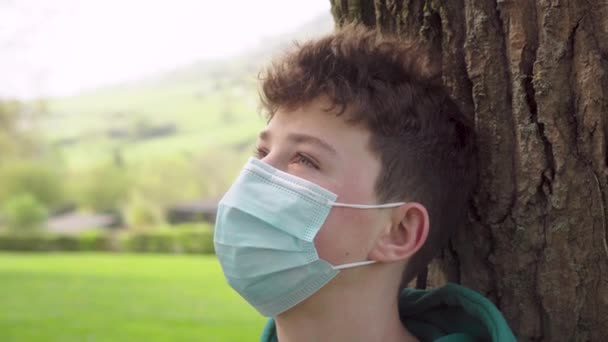 Young Man Tourist Medical Protective Mask Outdoors Enjoying Beauty Nature — Stock Video