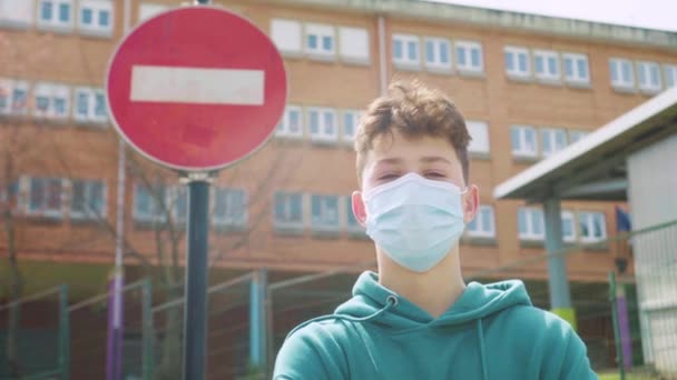 Okul Üniversite Binasının Arka Planına Giriş Yasaktır Tabelasının Önünde Tıbbi — Stok video