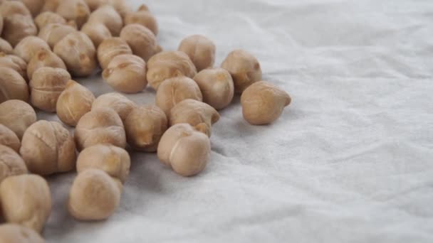 Pois Chiches Crus Végétariens Nutritifs Crus Sur Une Serviette Papier — Video