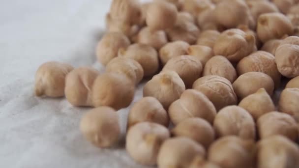 Pois Chiches Crus Végétariens Nutritifs Crus Tombé Dans Tas Ralenti — Video