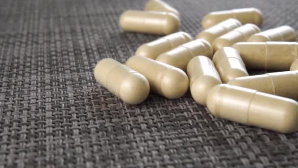 Capsule Erbe Medicinali Vicino Medicina Naturale Omeopatica Uso Orale Latte — Video Stock