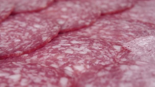 Salchicha Carne Recién Cortada Apila Filas Diagonales Macro Dolly Disparó — Vídeo de stock