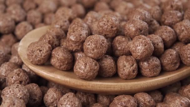 Croccante Texture Fiocchi Cereali Palline Cioccolato Primo Piano Cucchiaio Legno — Video Stock