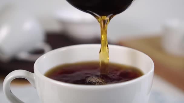 Stream Strong Black Tea Pours Teapot White Cup Slow Motion — Stock Video
