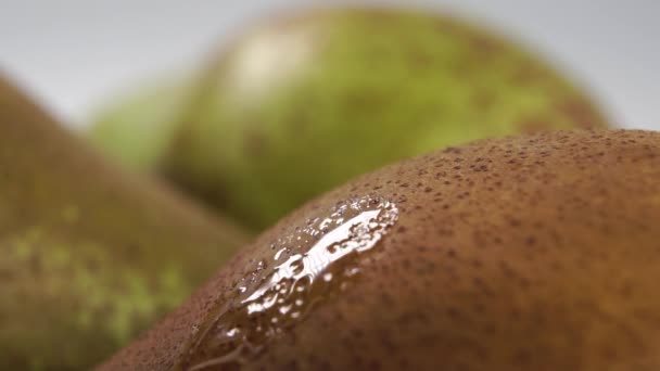 Agua Gotea Cáscara Una Conferencia Pera Madura Las Gotas Caen — Vídeos de Stock