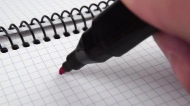 2021 'in yakın çekimini kırmızı keçeli kalemle not defterine yaz. Geçen yılın özet ve karar kavramı