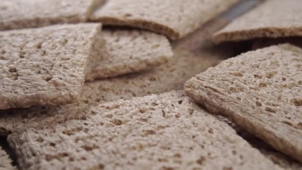 Bio Knusperbrot Mit Glutenfreiem Buchweizen Ein Bund Dünner Knäckebrot Mit — Stockvideo