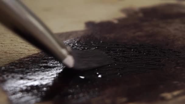 Pincelada Con Mancha Marrón Sobre Textura Madera Pintar Una Tabla — Vídeo de stock