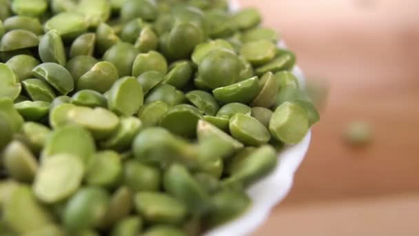 Full Bowl Dry Green Peas Falling Raw Legumes Slow Motion — Stock Video
