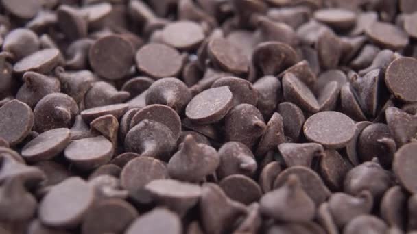 Κομματάκια Σοκολάτας Περιστρέφονται Μακρο Βολή Γλυκό Συστατικό Επιδόρπιο — Αρχείο Βίντεο