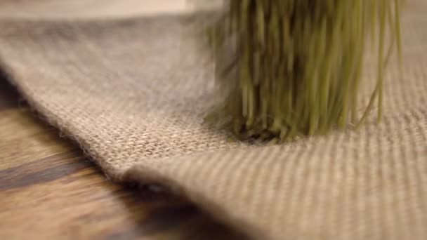 Pâtes Spaghetti Crues Aux Légumes Biologiques Sur Une Toile Jute — Video