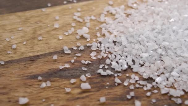 Sól Morska Spa Rustykalnej Drewnianej Powierzchni Makro Dolly Strzał — Wideo stockowe