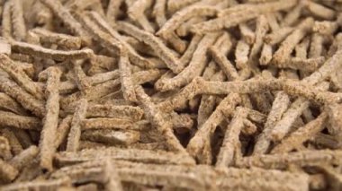 Mısır gevreği fiber çubukları. Makro. Döndürme. Kuru sağlıklı gevrek.
