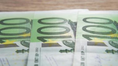 100 Euro 'luk banknotlar kapanıyor. Makro. Doli Vuruşu