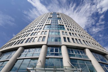 Köln, Almanya - 15 Ağustos 2021: ABC Tower Köln Havaalanı İşletme Parkı Porz