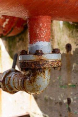 Paslı gaz borusu, odaklanmamış arka plan