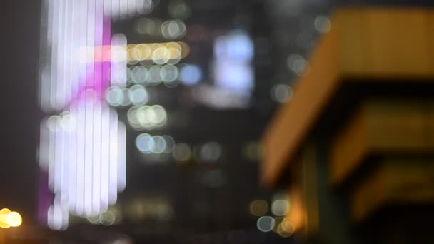 带有活动灯和广告的现代塔楼的失焦镜头 — 图库视频影像