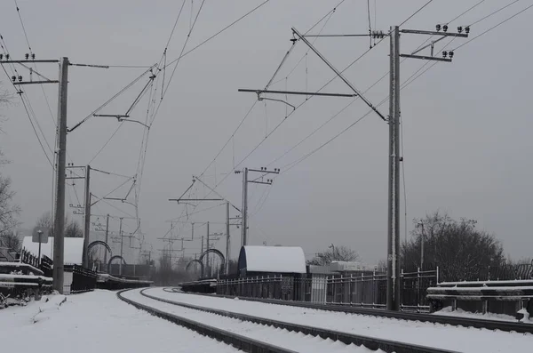 Uitzicht Besneeuwde Spoorweg Scene Met Sporen Bij Schemering — Stockfoto