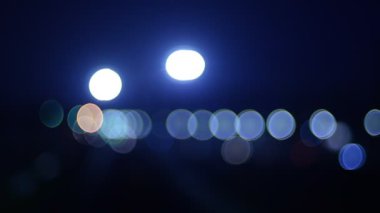 Bokeh ışıklarının odaklanmış gece görüntüleri 