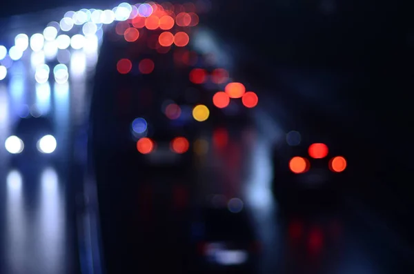 夜間の交通信号の集中撮影です — ストック写真