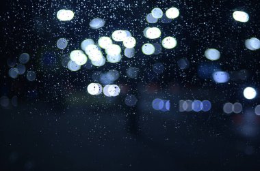 dijital duvar kâğıdı, su damlaları ile cam içinden görülen bokeh ışıkları