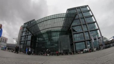 İnsanları inşa ederek hareket ettirme görüntülerini hızlandırName