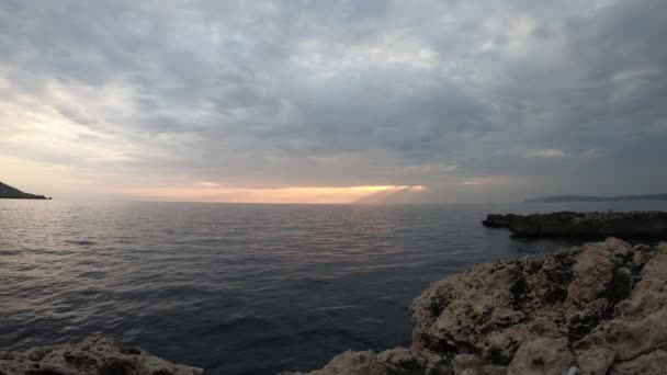 Vista Del Atardecer Puerto Con Olas Movimiento Sobre Agua Mar — Vídeo de stock