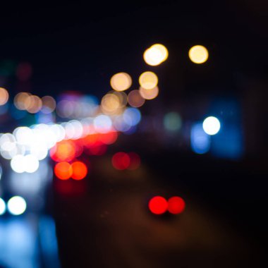 Renkli trafik ışıklarının odaklanmış görüntüsü