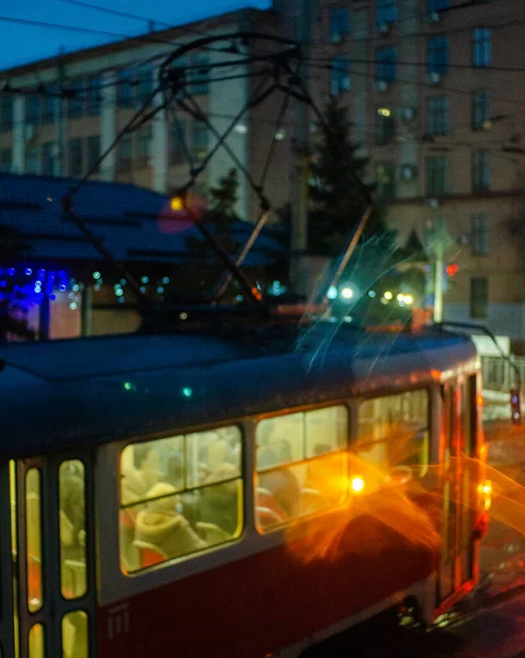 Schemering Verlicht Oude Tram Bewegen Straat Kyiv Ukraine — Stockfoto