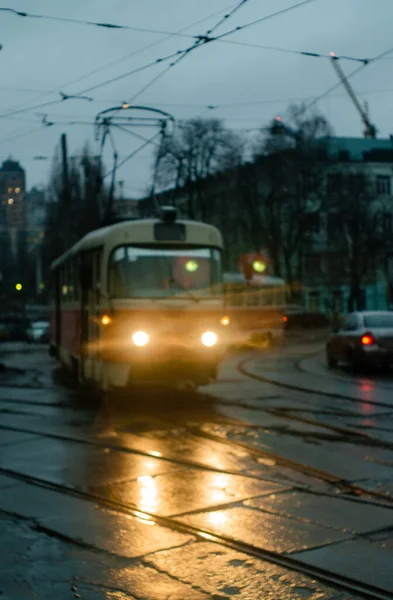 Atardecer Iluminado Viejo Tranvía Moviéndose Calle Kyiv Ucrania — Foto de Stock