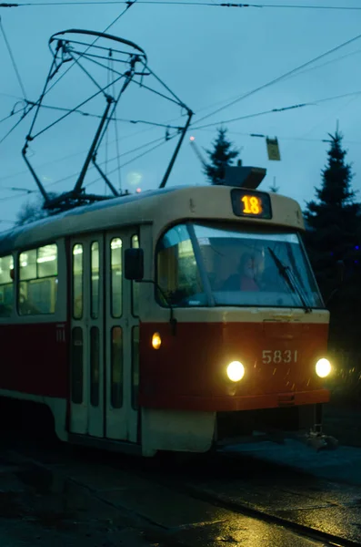 Schemering Verlicht Oude Tram Bewegen Straat Kyiv Ukraine — Stockfoto