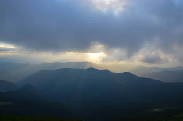 Vista Panorâmica Paisagem Montanhosa Com Céu Nublado — Fotografia de Stock