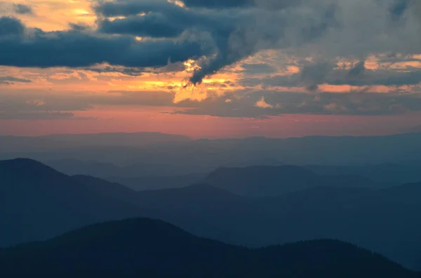 Vista Panorâmica Paisagem Montanhosa Com Céu Nublado — Fotografia de Stock