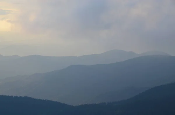 Vista Panorâmica Paisagem Montanhosa Com Céu Nublado — Fotografia de Stock