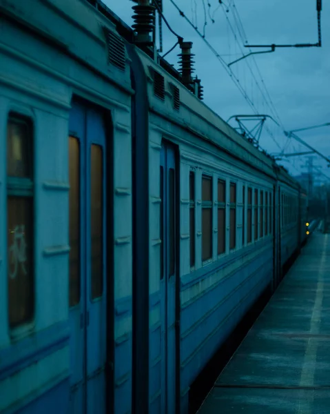 Vista Del Treno Sulla Stazione Ferroviaria Tramonto — Foto Stock