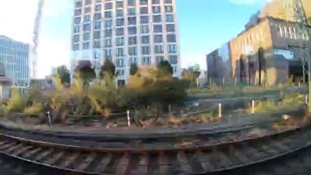 Imágenes Lapso Tiempo Vista Desde Ventana Del Metro Edificios Ciudad — Vídeos de Stock