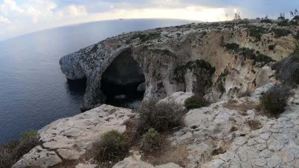 Paisagem Marinha Com Céu Nublado Visto Falésias Costeiras — Vídeo de Stock