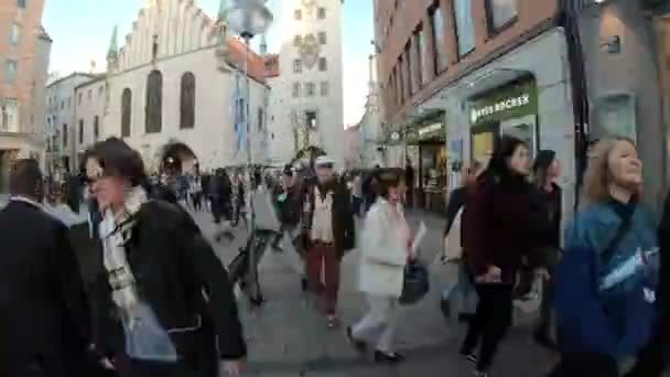 Personas Caminando Calle Munich Alemania — Vídeos de Stock