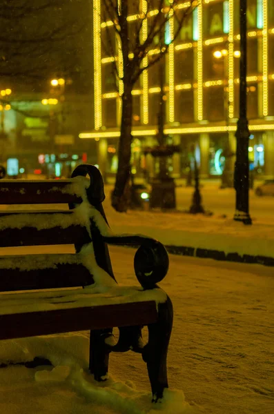 Geceleri Karlı Khreschatyk Caddesi Ndeki Bankta — Stok fotoğraf