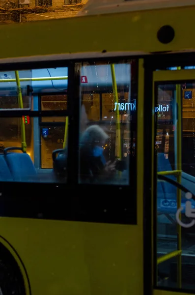 Autobús Que Mueve Calle Ciudad Kyiv — Foto de Stock