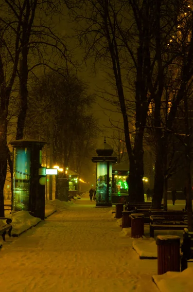 Verschneite Chreschatyk Straße Abendlicht Mit Menschen — Stockfoto