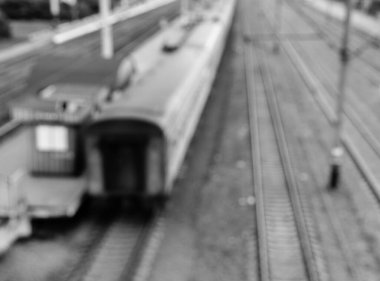 Kyiv demiryolu sahnesinin odaklanmamış görüntüsü