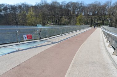 Mariinsky Park, Kyiv 'deki yaya köprüsü.